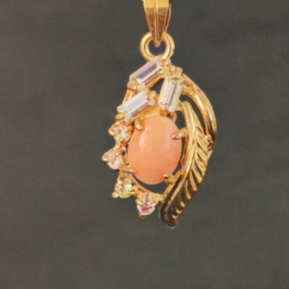 Vintage Coral Pendant Necklace, Dolphin Ore 18K Gold Electroplate - Picture 6 of 7